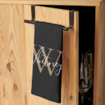 Linge De Cuisine Nom du script Black Gold Monogramme<br><div class="desc">Élégant moderne noir et or nom de script monogramme serviette de cuisine. Vous pouvez personnaliser le nom et le monogramme pour créer votre propre design unique. Conçu par Thisisnotme©</div>