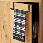 Linge De Cuisine Nom monogramme de platine de buffle noir et blanc<br><div class="desc">Motif de plaid de buffle noir et blanc rustique,  serviette de cuisine personnelle Vous pouvez la personnaliser et ajouter votre nom.</div>