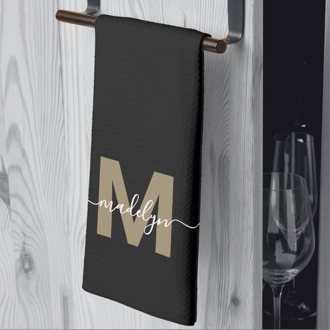 Linge De Cuisine Or Noir Élégant Moderne Monogramme de Nom Script (Black Gold Elegant Modern Script Name Monogram kitchen towel)