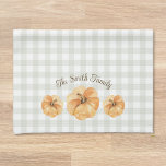 Linge De Cuisine Orange Citrouille Thanksgiving Nom de famille<br><div class="desc">Des serviettes de cuisine modernes et rustiques personnalisées pour l'automne de saison avec des citrouilles orange d'aquarelle avec nom de famille personnalisé sur le motif à chèques buffles de sauge.</div>