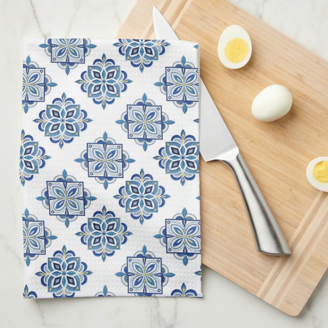 Linge De Cuisine Ornement brodé bleu sur blanc (Quart Plié)