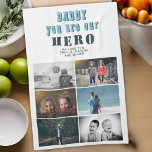 Linge De Cuisine Papa, tu es notre Héros 6 Photo Collage<br><div class="desc">Papa,  tu es notre Héros 6 Photo Collage Père`s Day Kitchen Towel. Typographie moderne turquoise. Ajoutez 6 photos. Tu peux changer papa,  papa,  papa,  pap, ...  Un cadeau de cuisine mignon et un saké pour la fête des pères,  l'anniversaire ou Noël.</div>