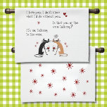 Linge De Cuisine Parler au chat drôle du vin<br><div class="desc">Le Chat Cabernet souffle avec son nouvel ami Chat Siamais : Il admet qu'il ne parle qu'à son vin de son amour inconditionnel. Voici la preuve hilarante sous forme de dessin animé sur une serviette de cuisine,  parfaite pour répandre l'amour et l'humour.</div>