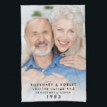 Linge De Cuisine Partager Café Croissants depuis l'année Noms Photo<br><div class="desc">Partager Croissants Café Depuis L'Année Noms Photo. Un design entièrement personnalisable pour un cadeau d'anniversaire avec votre photo personnalisée du couple heureux,  dire amusant,  leurs noms et l'année qu'ils ont rencontré.</div>