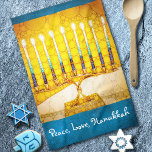 Linge De Cuisine Peace Love Hanoukka Script Yellow Gold Menorah<br><div class="desc">"Paix, amour, Hanoukka." Une photo de fond d'une menorah d'art colorée, jaune et or vous permet d'inaugurer les vacances d'Hanoukka dans le style. Sentez la chaleur et la joie de la saison des Fêtes chaque fois que vous utilisez cette serviette de cuisine Hanoukka lumineuse et colorée. Des cartes de correspondance,...</div>