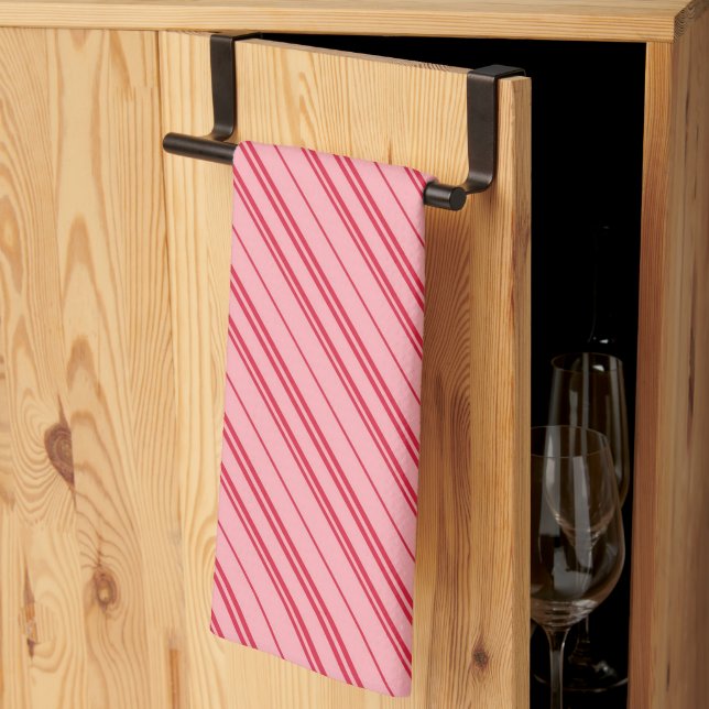 Linge De Cuisine Pink and Red Christmas Candy Cane Stripes  (Pliage en tiers)
