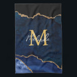 Linge De Cuisine Porte en marbre bleu et or de la Marine<br><div class="desc">Cette serviette de cuisine est ornée d'un élégant et glamour arrière - plan en marbre d'agate avec des détails de gemme de géode et des accents de parties scintillant faux or. Le monogramme combine écriture manuscrite et polices sans serif modernes pour un look élégant et sophistiqué. Cela fera le cadeau...</div>