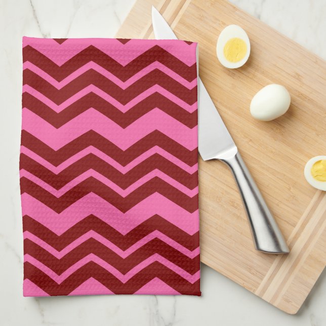 Linge De Cuisine Rouge bordeaux rose chevron design zigzag  (Quart Plié)
