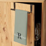 Linge De Cuisine Sage moderne Vert Monogramme Script Nom initial<br><div class="desc">Monogramme vert Sage moderne Script Nom initial serviette de cuisine</div>