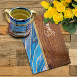 Linge De Cuisine Shabbat Shalom bleu marbre sur effet bois<br><div class="desc">Personnalisez cette serviette de lavage de mains avec un nom de famille ou une phrase inspirante. Les effets de marbre et de bois sont numériquement créés pour une présentation durable. Vous serez impressionné par l'impression couleur vive et de haute qualité. Créez un ensemble de cadeaux en ajoutant la planche à...</div>