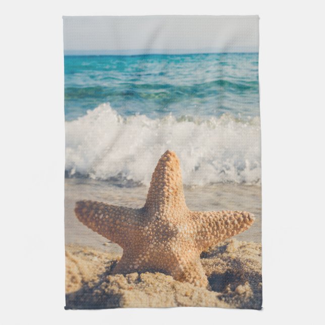 Linge De Cuisine Starfish sur une plage de sable Photo (Vertical)