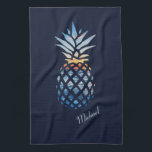 Linge De Cuisine Sunset Beach Ananas Personnalisé Ménage<br><div class="desc">Une plage au coucher du soleil et l'horizon en forme d'ananas montrant un océan calme. Parfait pour les mariages d'été, les douches et les fêtes ! CONSEIL - Associez ceci avec des articles correspondants comme la bouteille, et peut refroidir dans cette collection. Ajoutez votre nom ou nom d'invité en cliquant...</div>