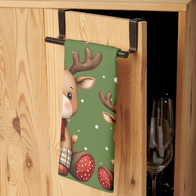 Linge De Cuisine Sweet Reindeer Pair in Holiday Snowfall (Pliage en tiers)