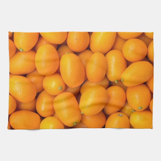 Linge De Cuisine Tas des kumquats oranges dans la boîte en carton (Horizontal)