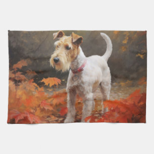 Linge De Cuisine Terrier Wirefox dans les feuilles d'automne chute 