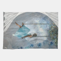 Une femme en robe bleue sur un swing