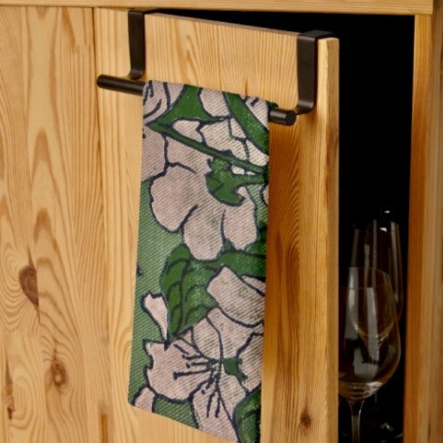 Linge De Cuisine Vert à Fleur Rose  (Brighten Mom’s kitchen with this charming towel—perfect for a thoughtful gift.
)
