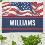 Linge De Cuisine Vieux souvenir personnalisé - drapeaux américains<br><div class="desc">Drapeaux flottants des Etats-Unis,  dédiés à mes compatriotes qui aiment et adorent ce pays et les gens patriotes partout. Conçu/illustré par le concepteur et golfeur de Motifs de surface,  L. Diane Johnson. Bon appétit !</div>