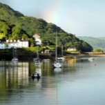 LINGE DE CUISINE VIEWS OF WALES<br><div class="desc">After a day of rain, the sun finally comes out and a rainbow appears in the sky, in this beautiful landscape from Aberdyfi harbour in Wales, with boats in the water and some of the village houses.</div>