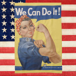 Linge De Cuisine Vintage Patriotique Rosie le Riveter, Nous pouvons<br><div class="desc">Illustration vintage design patriotique mettant en vedette une dame qui est depuis connue sous le nom de Rosie le Riveter. "We Can Do It!" est une affiche en temps de guerre américaine datant de la Seconde Guerre mondiale qui donne une image inspirante pour remonter le moral des travailleuses.</div>