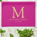 Linge De Cuisine Viva Magenta Couleur Solide Or Monogramme Nom de f<br><div class="desc">Télécharger sur mesure Ajouter votre photo ou logo Texte Élégant Moderne Cute Monogramme Cuisine & Dîner / Table & Linge De Cuisine/ Nom de famille initial Modèle Or Monogramme Viva Magenta Couleur Solide Serviette de cuisine.</div>