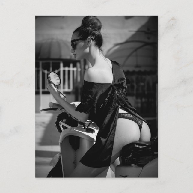 Lingerie noir et blanc Modèle art carte postale (Devant)