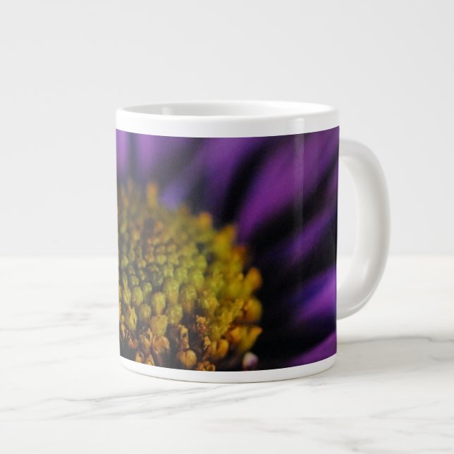 L'intérieur d'une tasse à café géante fleur violet (Devant droit)