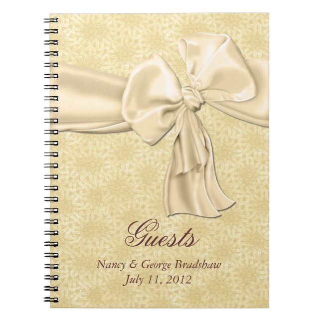 L'invité de mariage signent dedans le carnet (Devant)