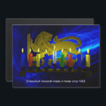 Lion Menorah en laiton de Chanukkah<br><div class="desc">Il s'agit d'une reproduction numérique en 3D d'un Chanukkah menorah en laiton,  avec un lion,  fabriqué en Israël vers 1950,  illuminé par des bougies sur un arrière - plan fractal. La menorah originale est de la collection de l'artiste.</div>