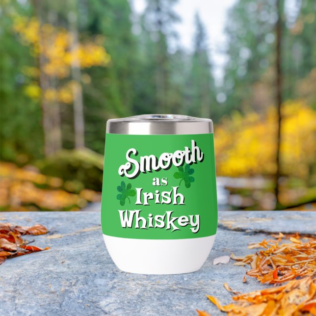 Lisse comme le whisky irlandais Saint Patrick's Da (En extérieur (pivoté))
