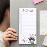 Liste d'Aquarelle violet monogramme Floral à faire<br><div class="desc">Personnalisez ce joli bloc-notes magnétique avec votre monogramme. Le modèle est configuré pour que vous puissiez ajouter votre nom et votre initiale (mais vous pouvez laisser l'une ou l'autre section vide si vous préférez juste avoir l'une ou l'autre). Cette aquarelle féminine design floral a de jolies fleurs violettes et blanches...</div>
