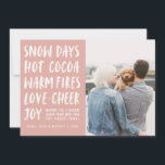 Liste de souhaits de Noël de jour de neige Carte p<br><div class="desc">Cette carte de Noël avec photo vous propose une liste de souhaits pour un jour de neige amusant et des vacances d'hiver en lettres blanches sur arrière - plan rose pâle. Le dos de la carte est orné d'un motif de flocon rose et blanc. Des autocollants, des doublures d'enveloppe, des...</div>