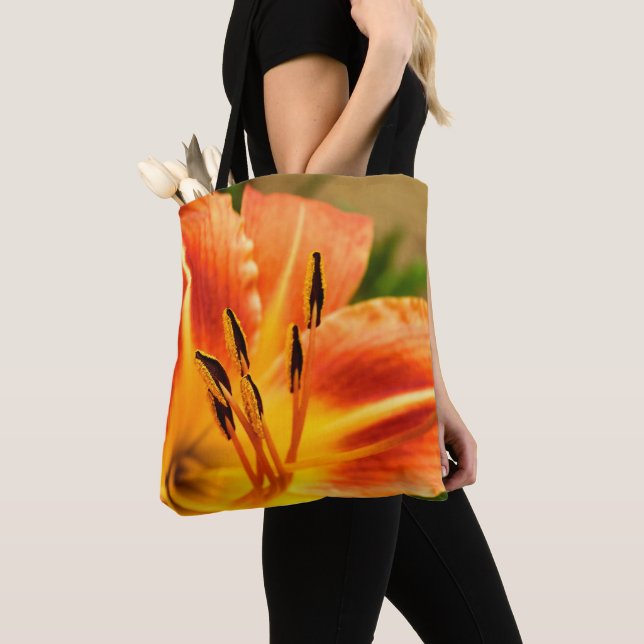 Lit de tigre orange sur le sac d'impression (De près)