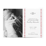 Little All Star Baseball Baby Faire-part de naissa<br><div class="desc">Cette carte de faire-part de naissance pour bébés à thème de baseball est conçue pour ressembler à un baseball blanc avec couture rouge. L'avant de la carte comporte une photo personnalisée du nouveau bébé, ce qui en fait un souvenir spécial et personnalisé. Le dos de la carte est doté d'un...</div>