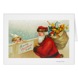 Little Boy regardant au-dessus de la barrière