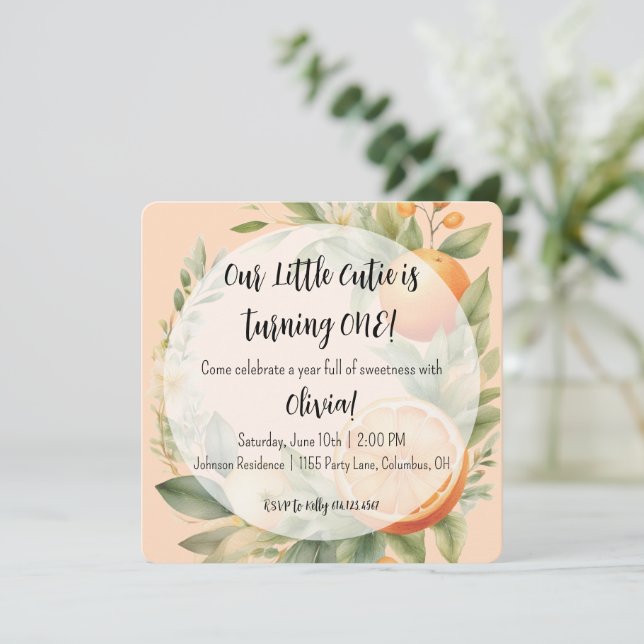 Little Cutie First Birthday Invitation  (Debout devant)