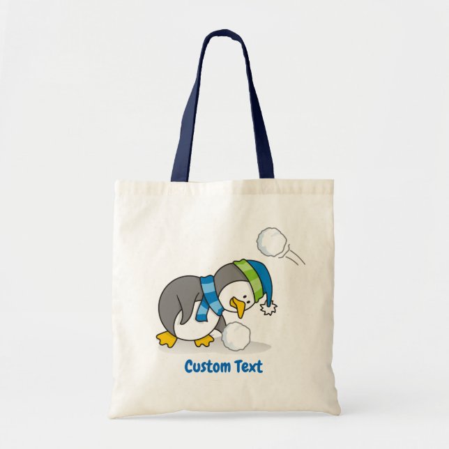 Little penguin getting a snow ball tote bag (Devant)