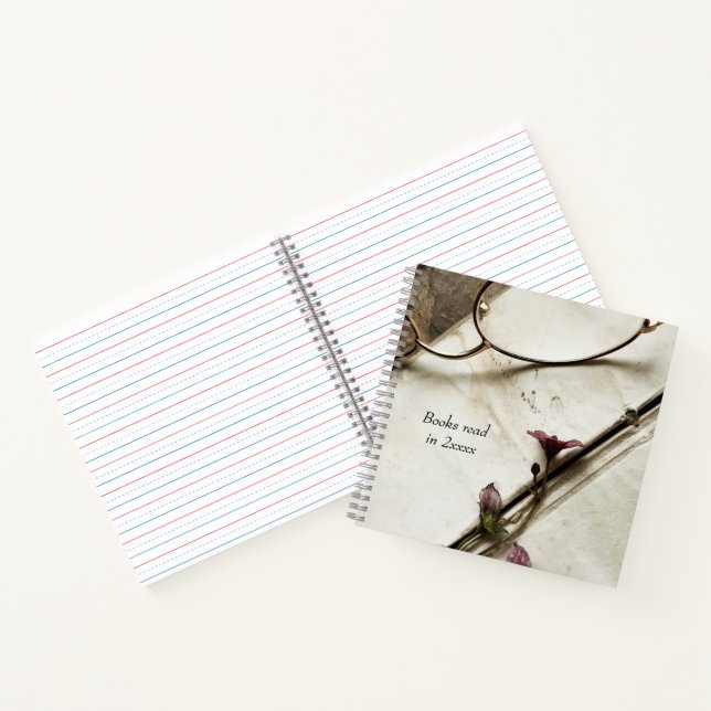 Livre avec petites fleurs (Intérieur)