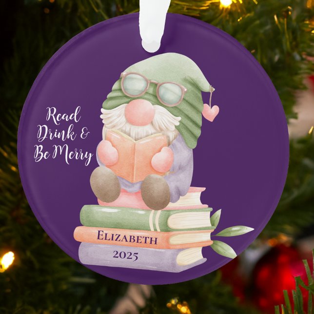 Livre de lecture personnalisé Monogramme (Cute gnome reading on stacked books, festive Christmas ornament for book lovers and teachers.)