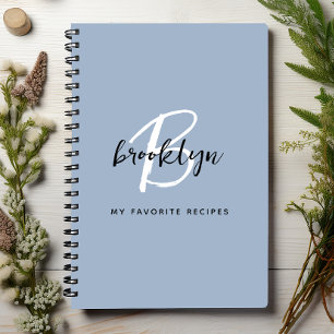 Livre de recettes à monogramme bleu poussiéreux no