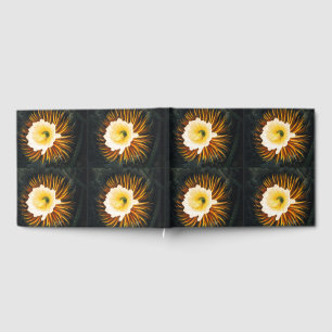 Livre D'or Céréus gothique vintage fleurissant la nuit