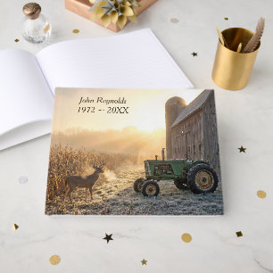Livre D'or Cerfs dans la brume matinale avec tracteur agricol