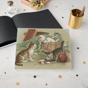 Livre D'or Chatons victoriens vintage jouant dans un panier à
