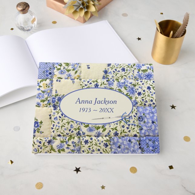 Livre D'or Couverture patchwork en bleu myosotis pour service (Recto ouvert)