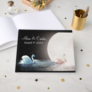 Livre D'or Cygnes de mariage blancs nageant vers la lune