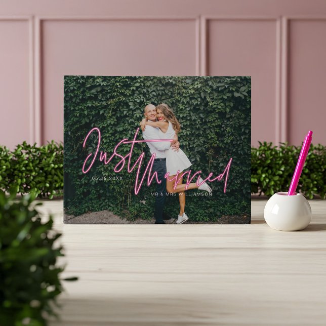 Livre D'or Electric Love Neon Pink Juste Marié Photo (Electric Love Neon Pink Just Married Photo Guest Book)