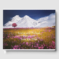 Mariage de la montagne et des fleurs couvertes de 