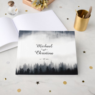Livre D'or Mariage minimaliste dans une forêt de sapins brume