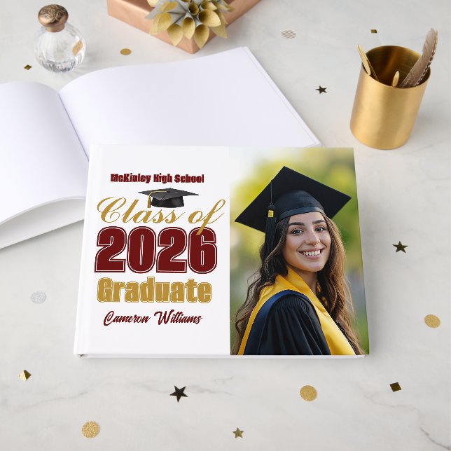 Livre D'or Maroon Gold Class of 2026 Graduation Photo (Recto ouvert)