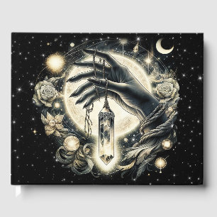 Livre D'or Tenir à la main un cristal sous le clair de lune